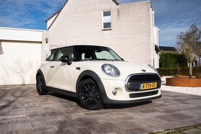 Zeer nette Mini One 2016 – goed onderhouden & 135 pk, Auto's, Voorwielaandrijving, Stof, 74 pk, Zwart