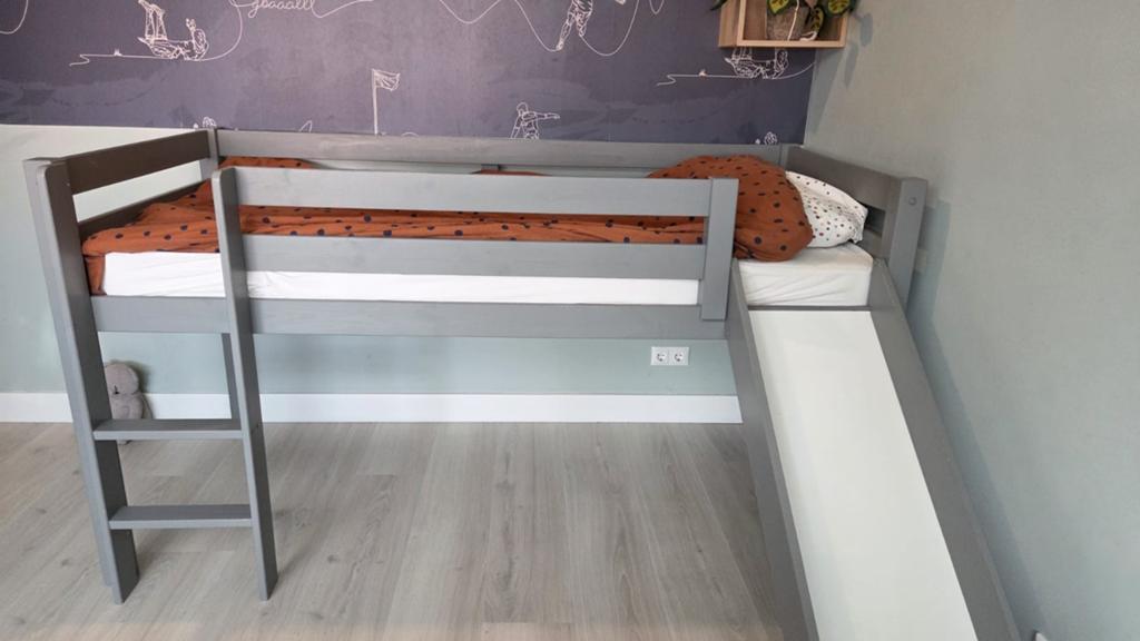 Hoogslaper met glijbaan - Grijs kinderbed, Ophalen, Gebruikt, Eenpersoons, 160 tot 180 cm