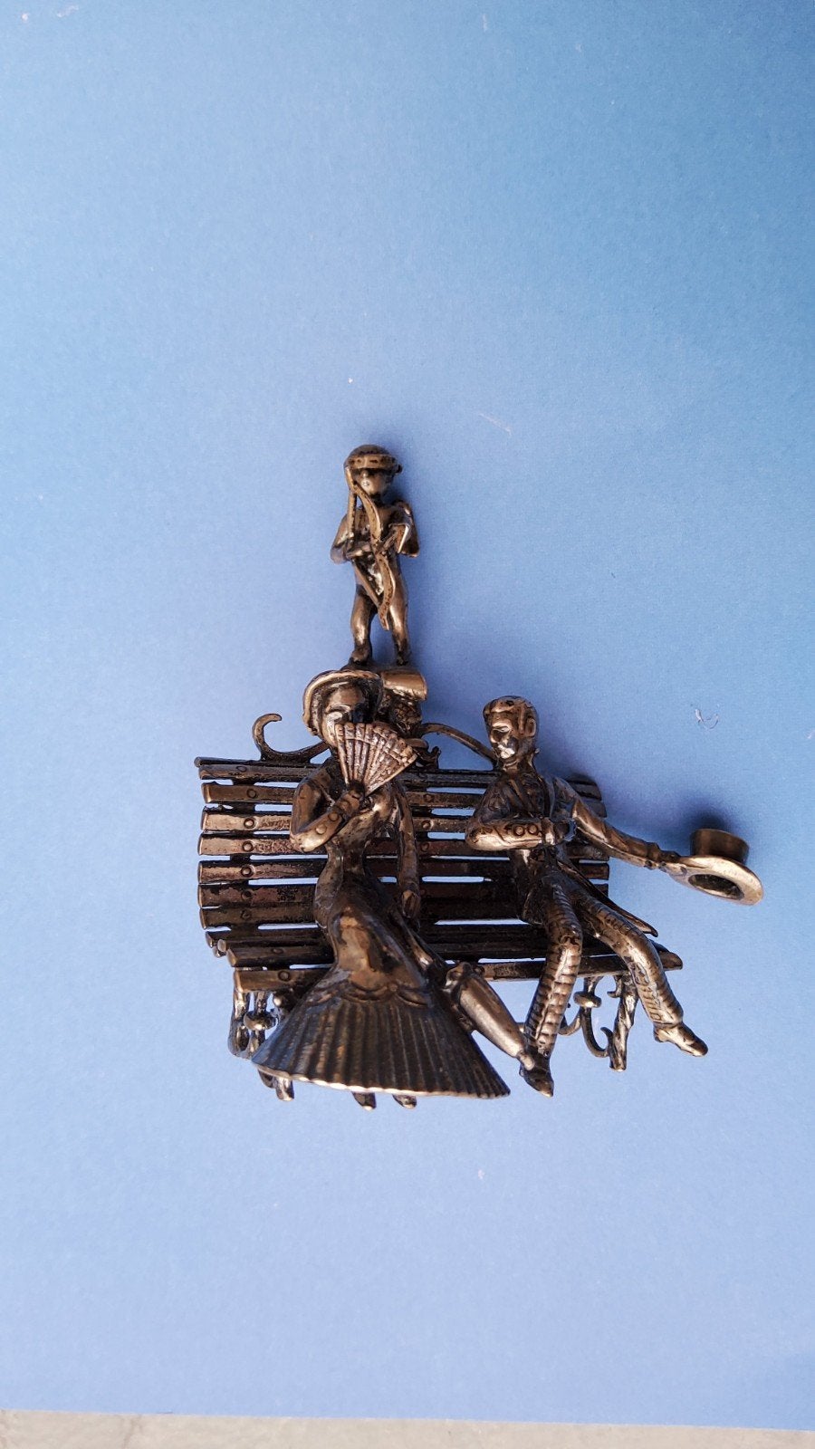 Oud retro zilveren miniatuur Bruidspaar op bank met Cupido, Ophalen of Verzenden, Zilver