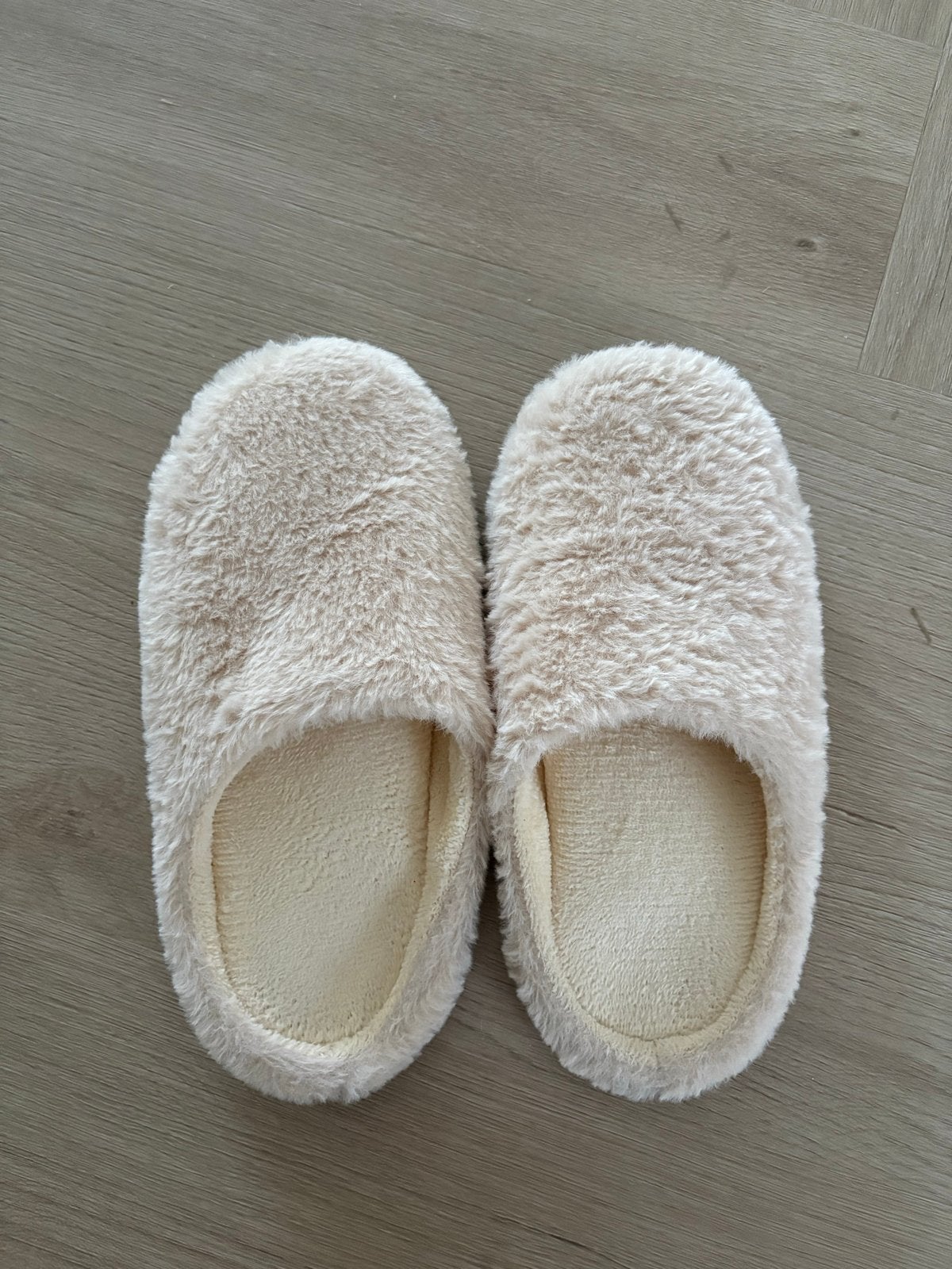 Comfortabele beige sloffen - Gedragen, Beige, Ophalen of Verzenden, Pantoffels of Sloffen, Gedragen