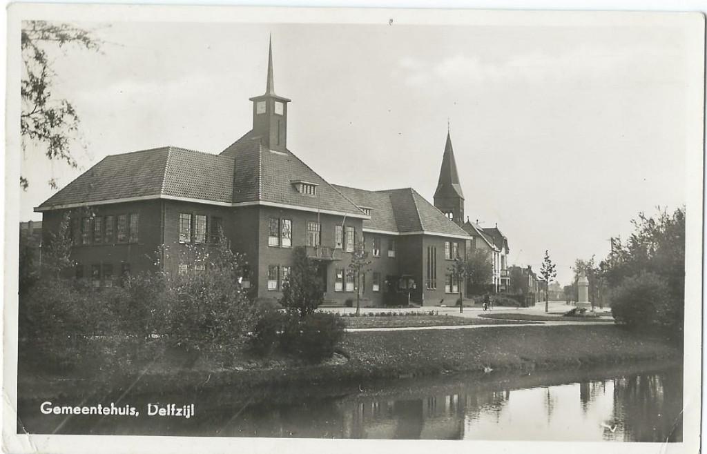 Ansichtkaart DELFZIJL  Gemeentehuis, Verzenden, Gelopen, Groningen