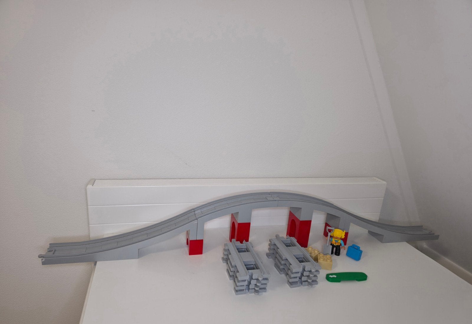 LEGO Duplo Treinbrug en rails - Set 10872 - (bijna) compleet, Overige thema's, Ophalen of Verzenden, Zo goed als nieuw, Duplo