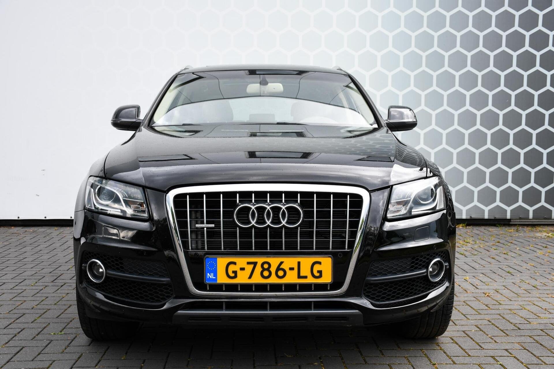 Audi Q5 3.2 FSI quattro S-line Pano Trekhaak Camera Stoelver, Auto's, Audi, 1800 kg, Gebruikt, Beige, Zwart
