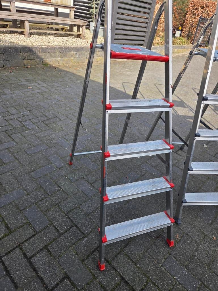 Huushoudtrappen: 5 treden, Ophalen, Gebruikt, Trap, Minder dan 2 meter