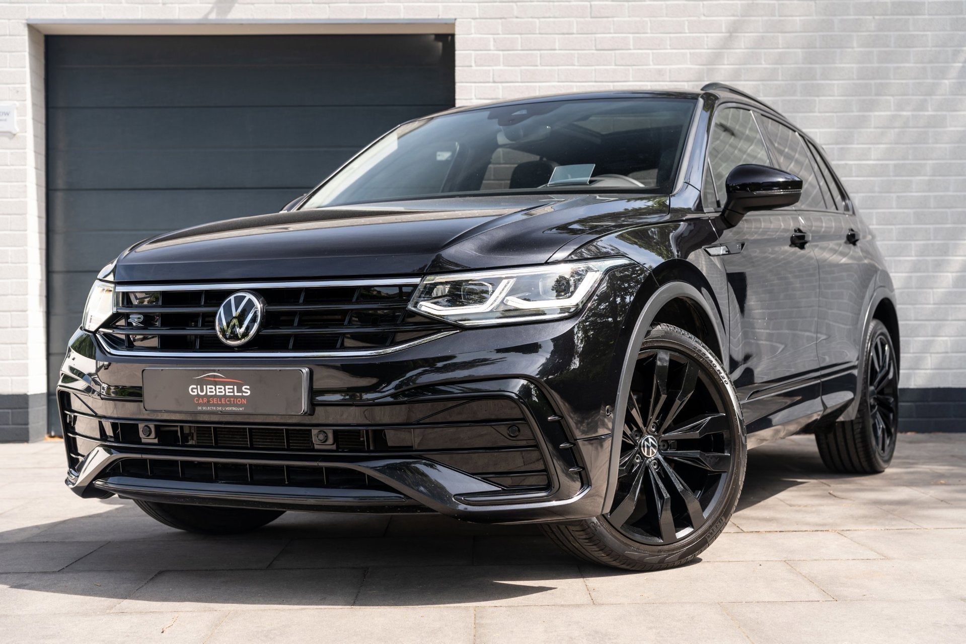Volkswagen Tiguan 1.5 TSI 3x R-Line | Pano | HUD | IQ Light, Auto's, Dealer onderhouden, Zwart, 4 cilinders, 150 pk