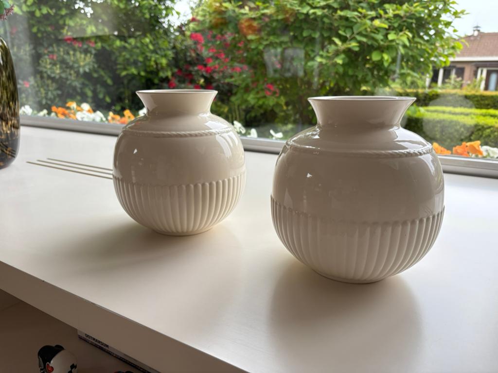 2 bol vazen Wedgwood, Huis en Inrichting, Woonaccessoires | Vazen, Ophalen, Overige kleuren, Aardewerk of Porselein, Zo goed als nieuw