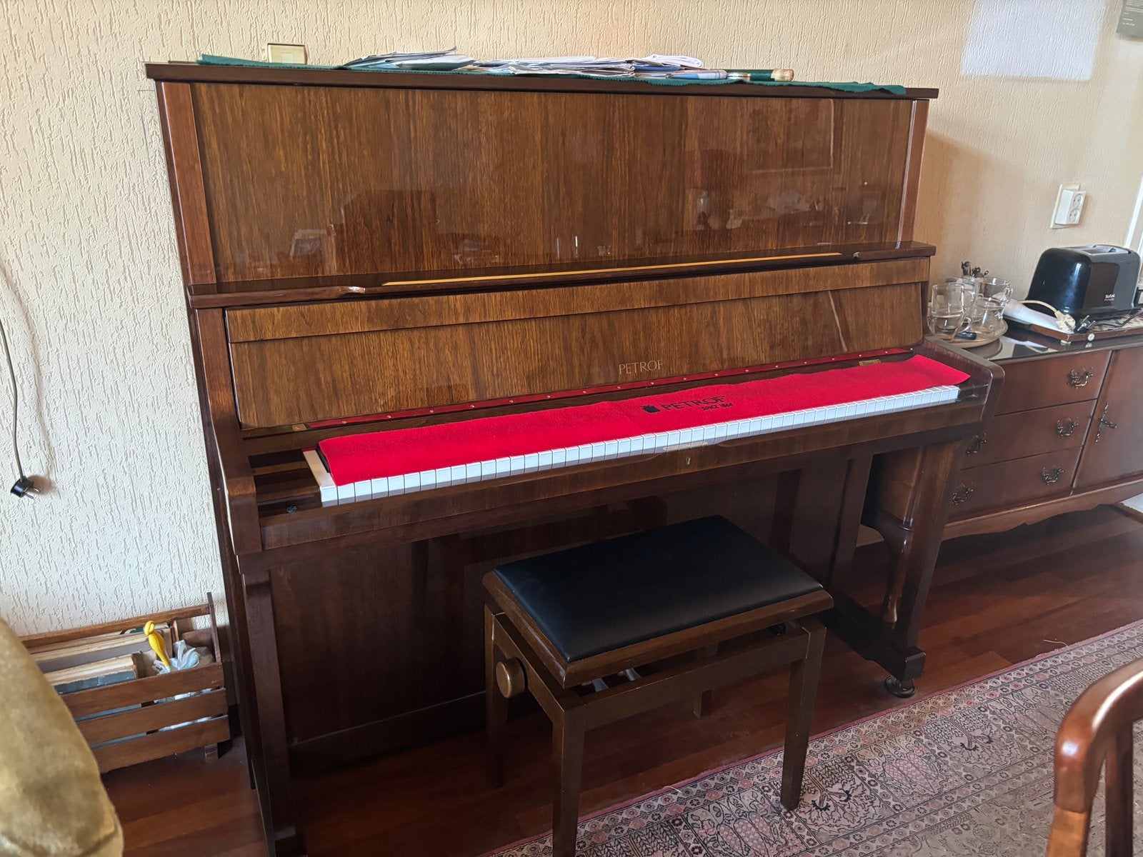 Petrof concertpiano incl. pianobank, Muziek en Instrumenten, Ophalen, Gebruikt, Bruin, Piano