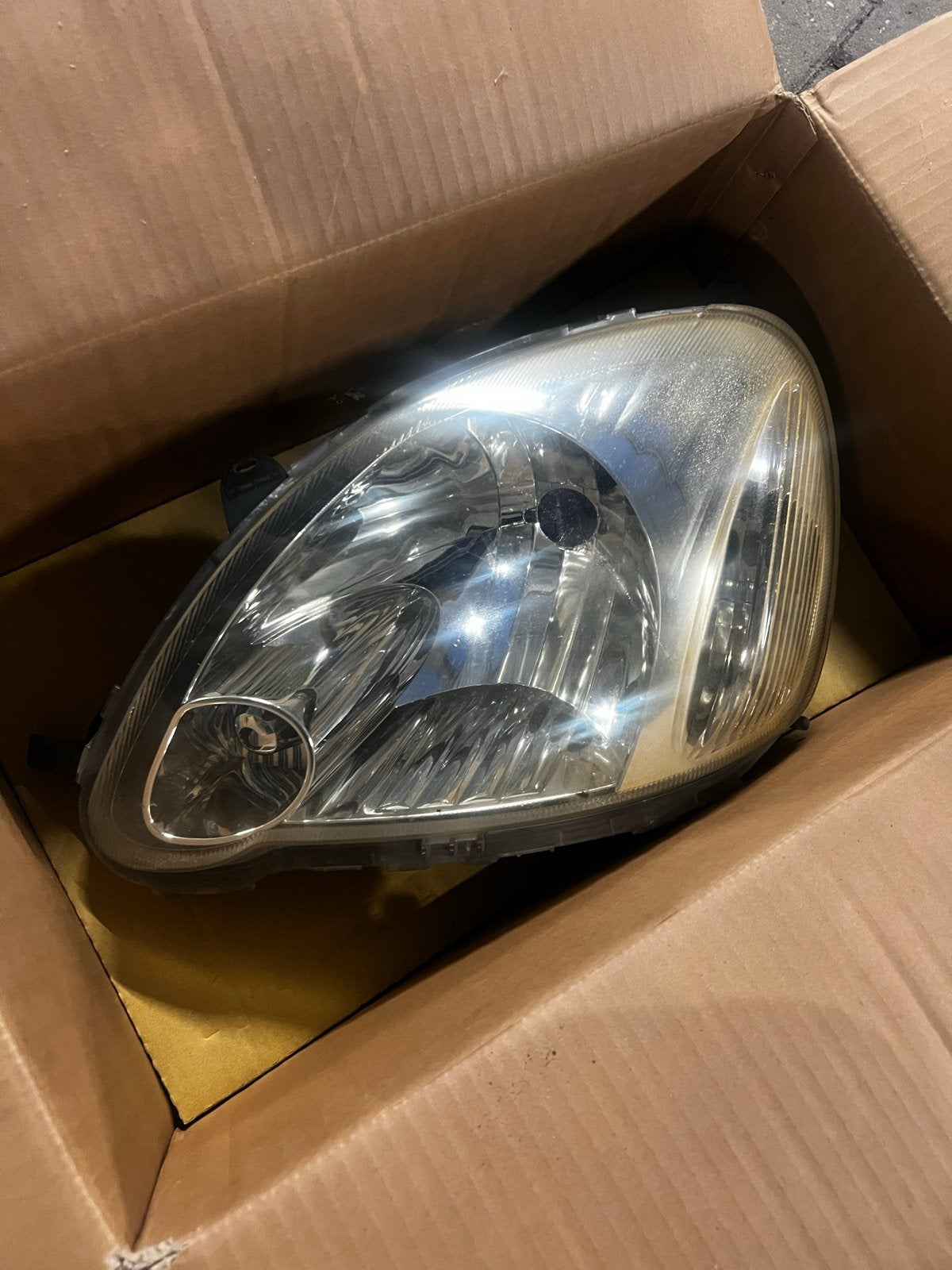 Toyota Yaris Koplampen Links & Rechts 2003-2005 met Hoogteve, Ophalen, Gebruikt, Toyota