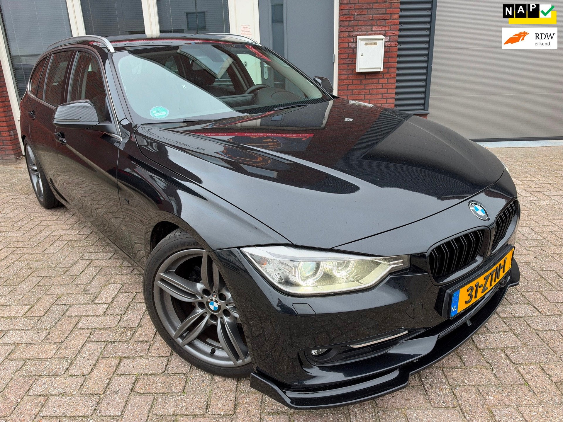 BMW 3-serie Touring 320i Upgrade Edition / Carplay / Leder /, Met garantie (alle), Zwart, Handgeschakeld, 184 pk