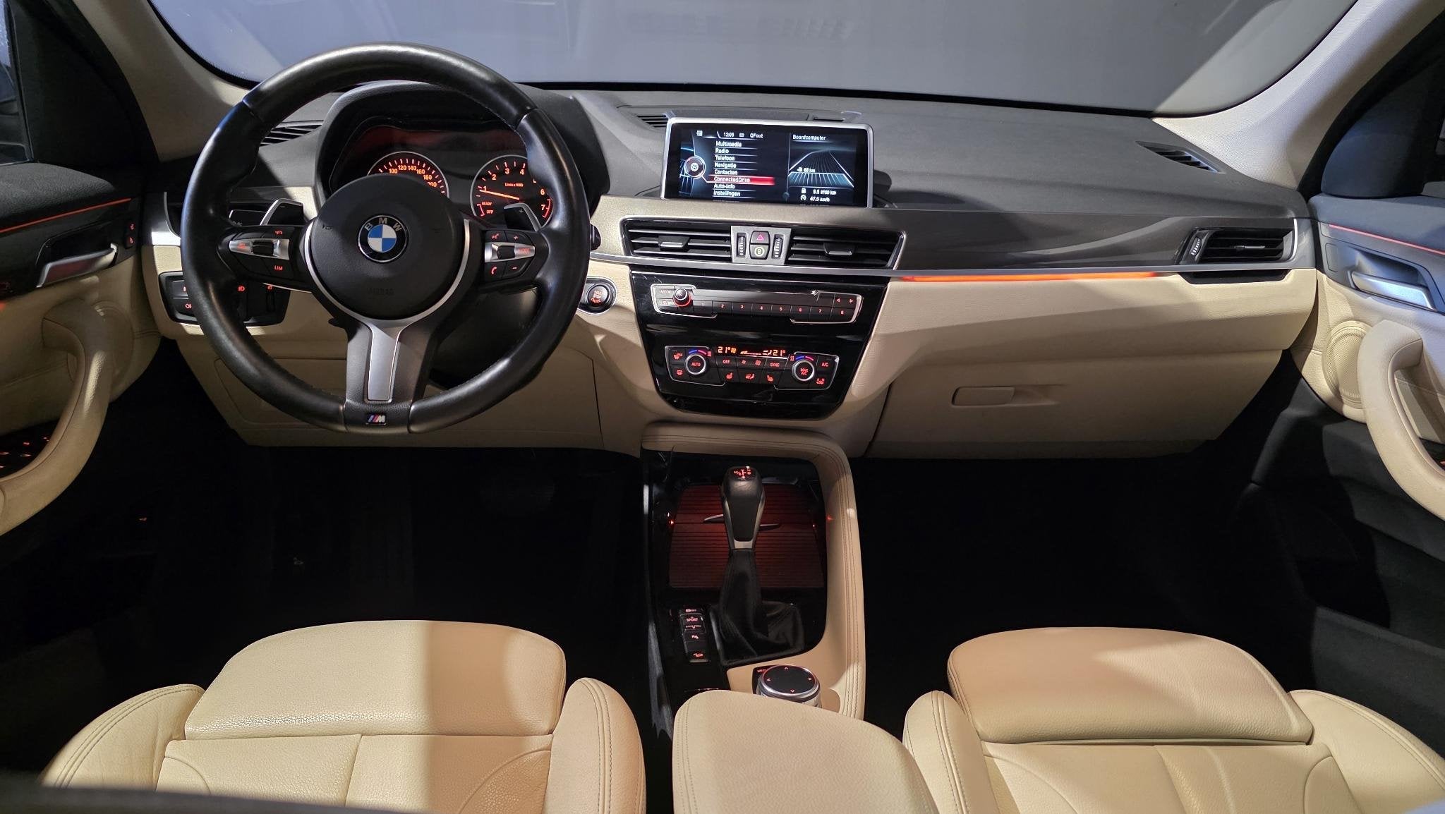 Foto 11 van BMW X1 xDrive20i Executive | Panorama | Hud | Sfeer | Camera