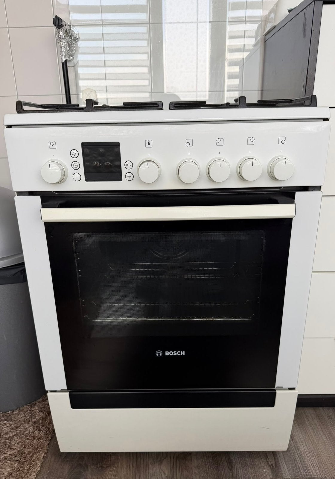 Bosch fornuis, Ophalen, 4 kookzones, Zo goed als nieuw, Gas