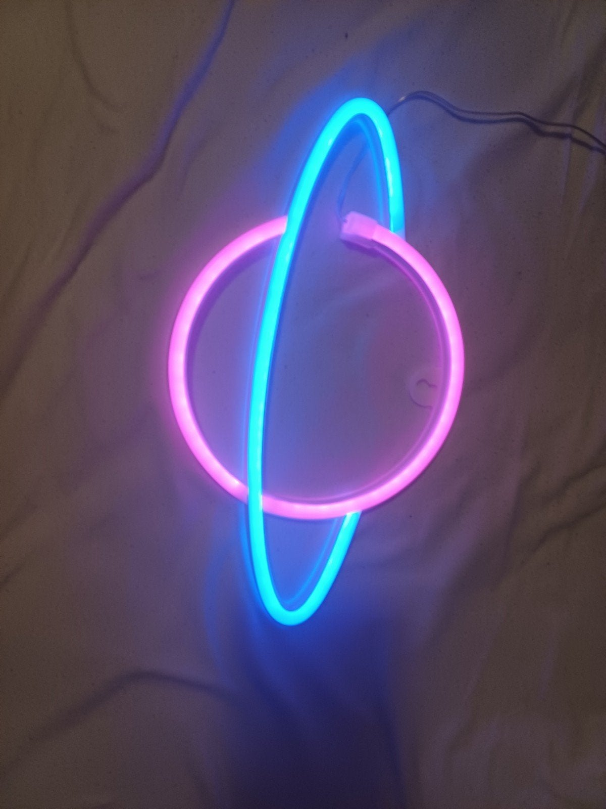 Neon Planeet Lamp - Roze & Blauw (Batterij/Stekker), Meerkleurig, Kunststof, Ophalen of Verzenden, Zo goed als nieuw