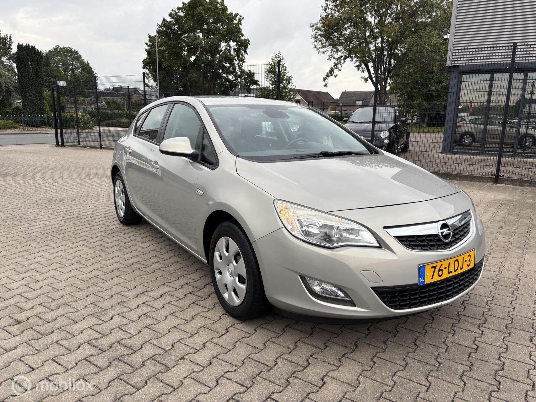 Opel Astra 1.4 5DRS HB AIRCO NAVI CRUISE ELL PAKK, Auto's, Voorwielaandrijving, Euro 5, Gebruikt, 4 cilinders