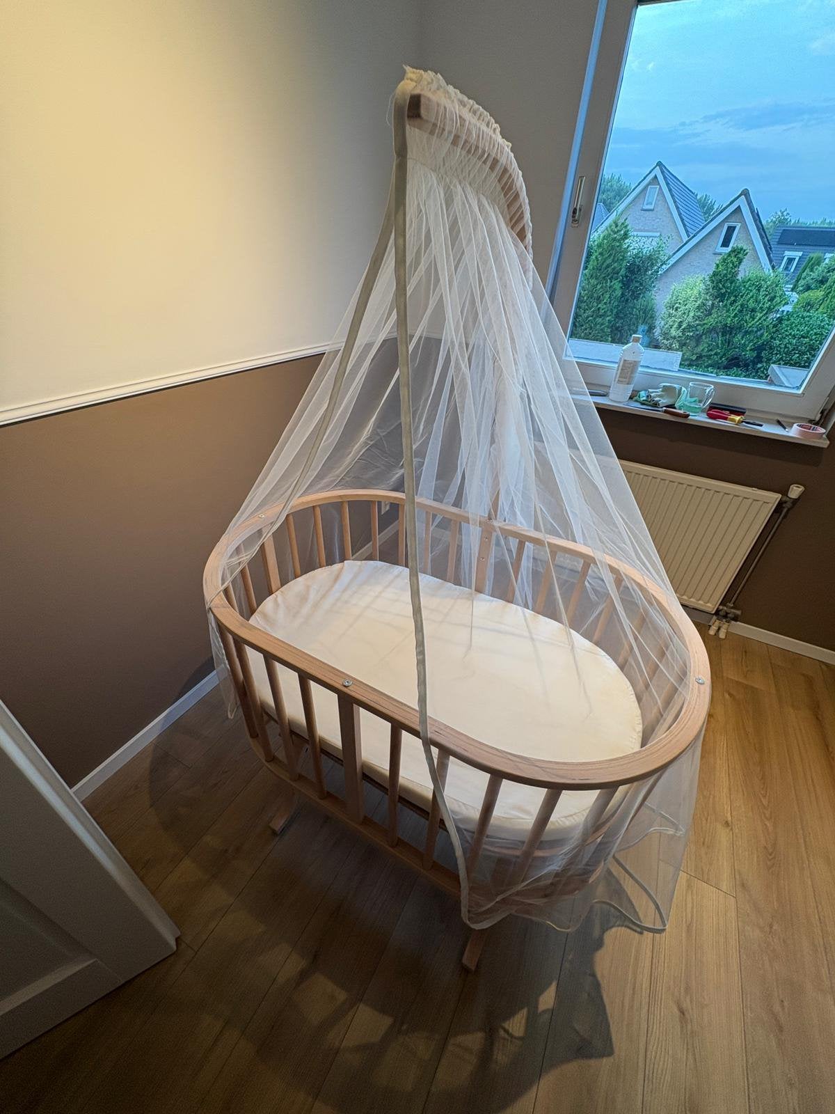 BabyRace Ovaal wiegje van beukenhout, Kinderen en Baby's, Babywiegjes en Ledikanten, Zo goed als nieuw, Wieg, Ophalen