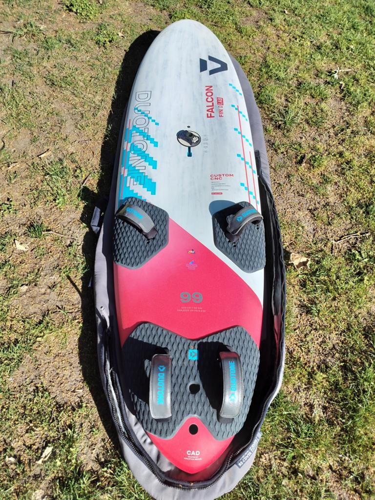 Duotone Falcon Fin D-Lab 99 Windsurfboard, Watersport en Boten, Windsurfen, Met voetbanden, Gebruikt, Minder dan 250 cm, Ophalen of Verzenden