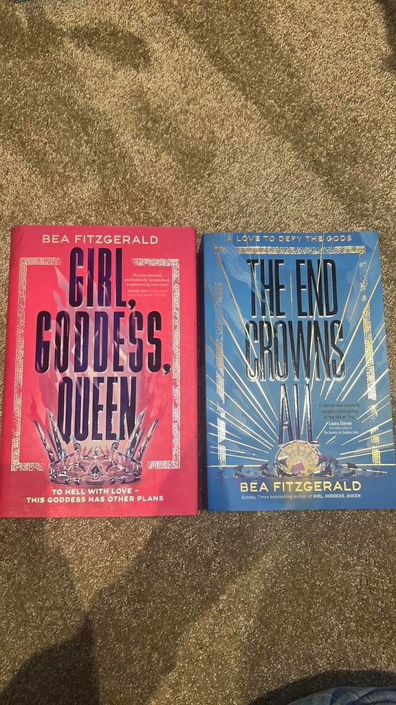 Boek Girl Goddess Queen & The End Crowns Engels, Ophalen, Zo goed als nieuw, Fictie