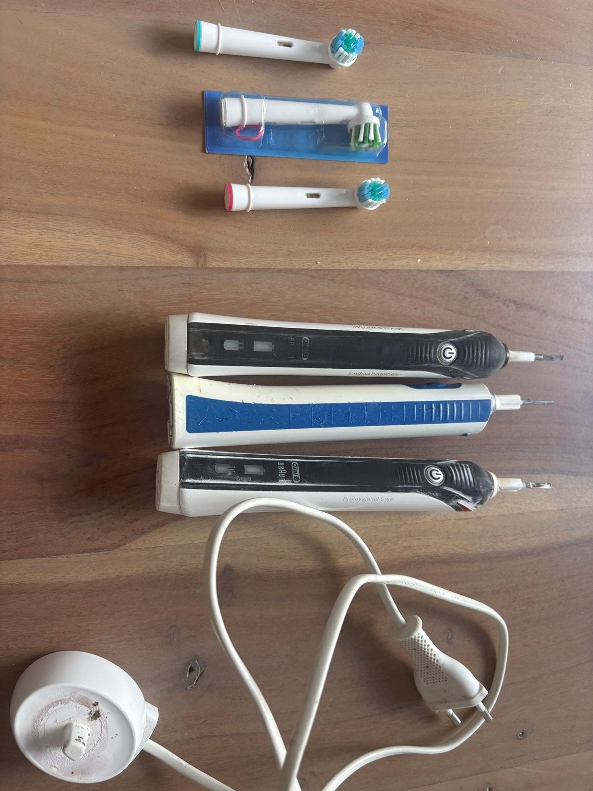 Oral-B elektrische tandenborstels met opzetborstels/laders, Ophalen of Verzenden, Gebruikt, Mondverzorging