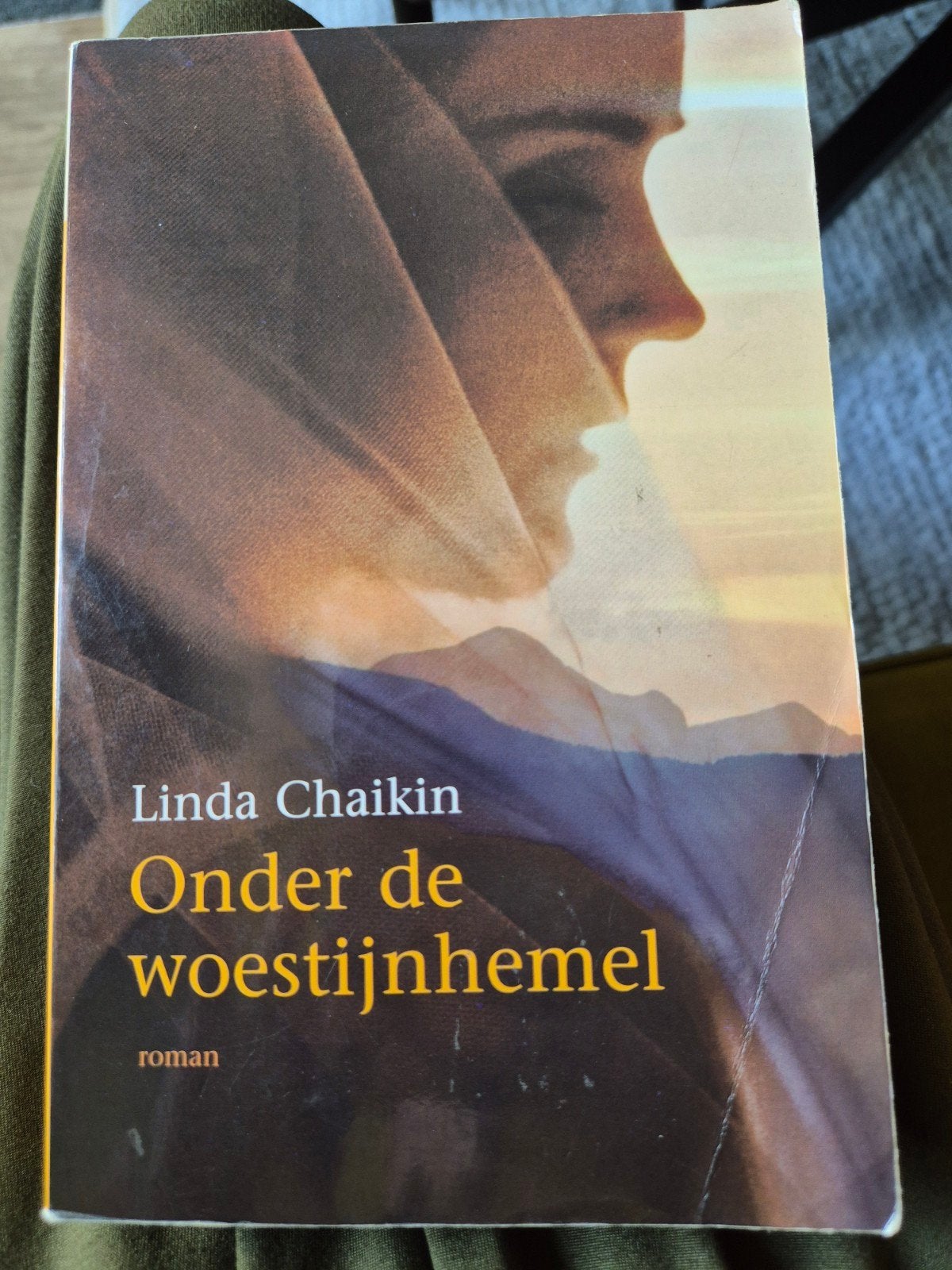Onder de woestijnhemel - Linda Chaikin (roman), Ophalen of Verzenden, Gelezen, Linda Chaikin, Wereld overig