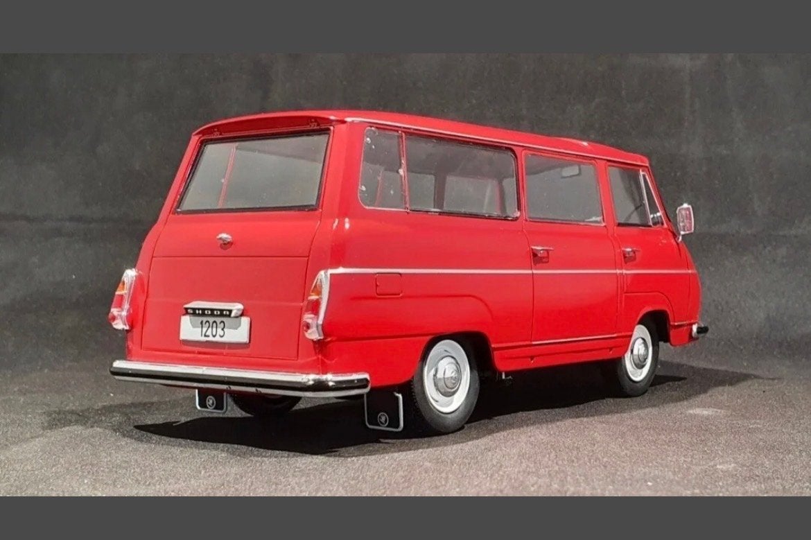 Skoda 1203 uit 1968 - Whitebox 1:24 Modelauto, Ophalen of Verzenden, Nieuw