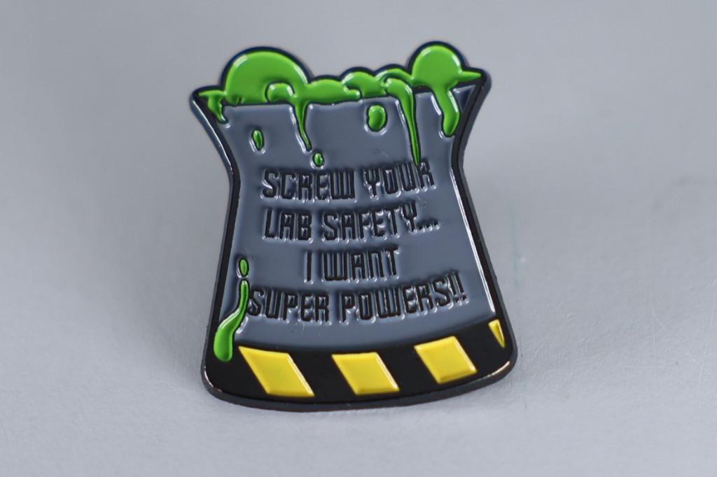 LOOT CRATE Pin Screw Your Lab Safety, Ophalen of Verzenden, Nieuw