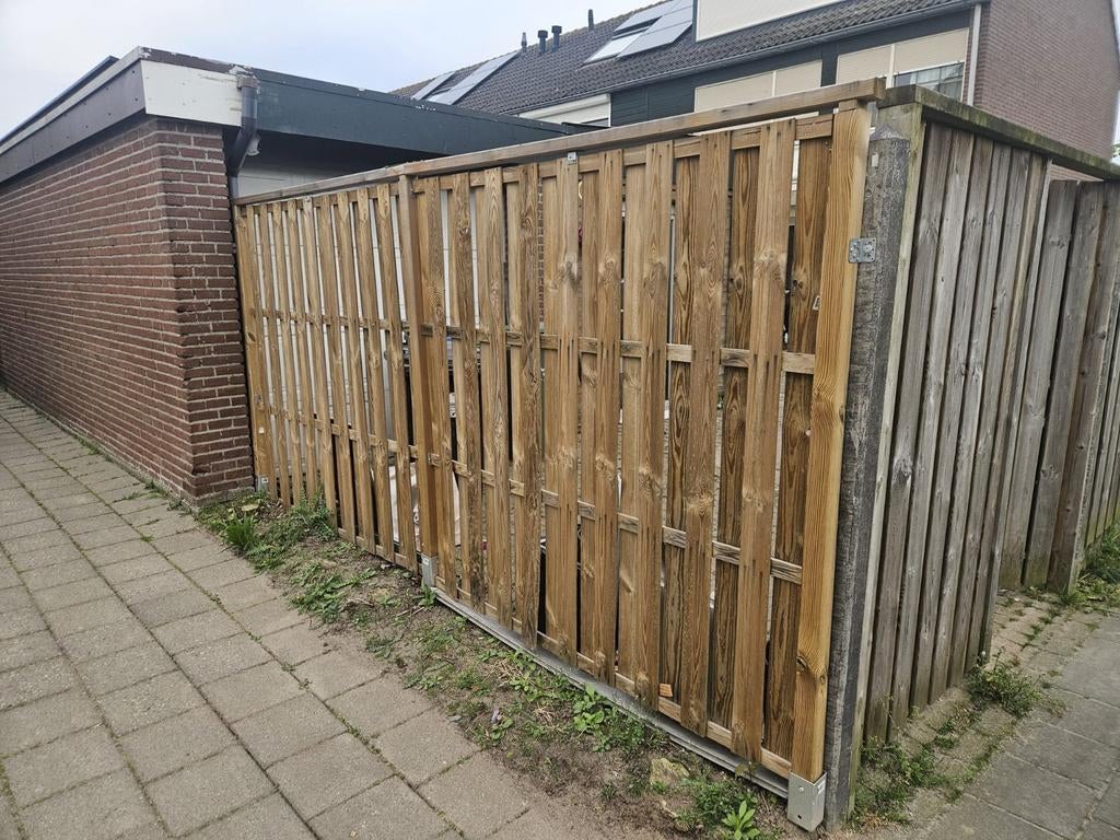 Zo goed als nieuwe schutting - nog geen jaar oud, Ophalen, 1 tot 2 meter, Zo goed als nieuw, 3 tot 6 meter