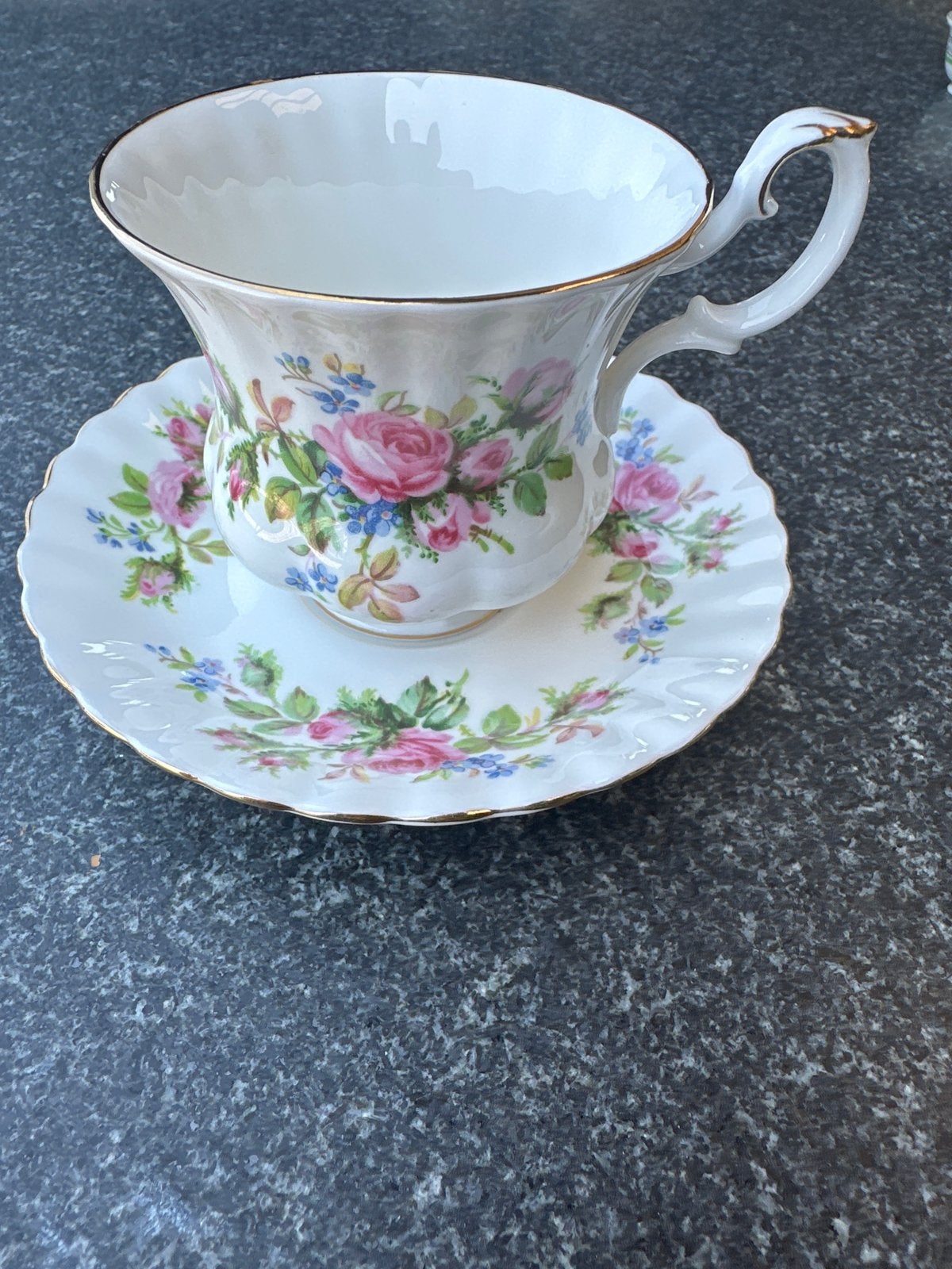 Royal Albert Moss Rose Theekop en Schotel - Vintage, Ophalen of Verzenden