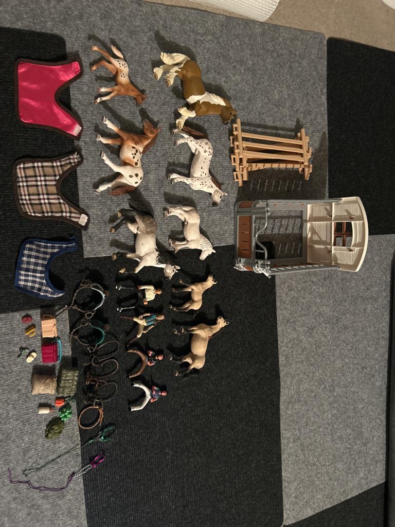 Grote Schleich paardenset met stal en accessoires, Ophalen of Verzenden, Gebruikt, Jongen of Meisje