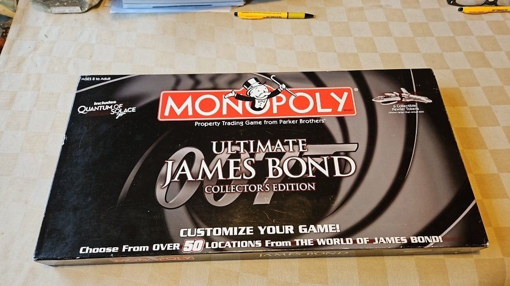 bordspel zgan Monopoly James Bond 007 ultimate collectors, Vijf spelers of meer, Ophalen of Verzenden, Zo goed als nieuw, Monopoly