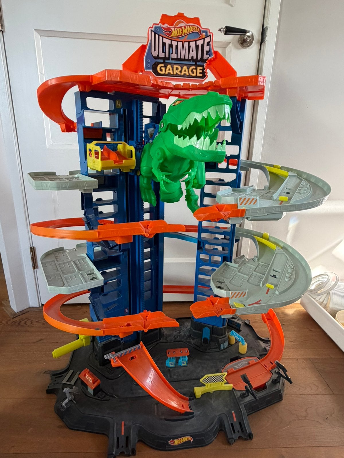 Grote hot wheels ultimate dino garage, Kinderen en Baby's, Speelgoed | Racebanen, Ophalen, Zo goed als nieuw, Handmatig, Hot Wheels