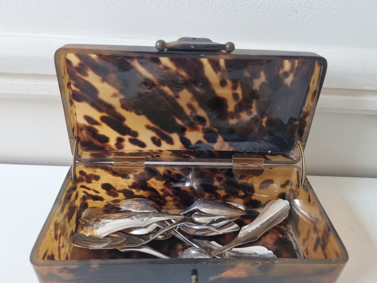 Antieke theedoos schildpadmotief met bijz.sluiting 19e eeuws, Antiek en Kunst, Ophalen of Verzenden