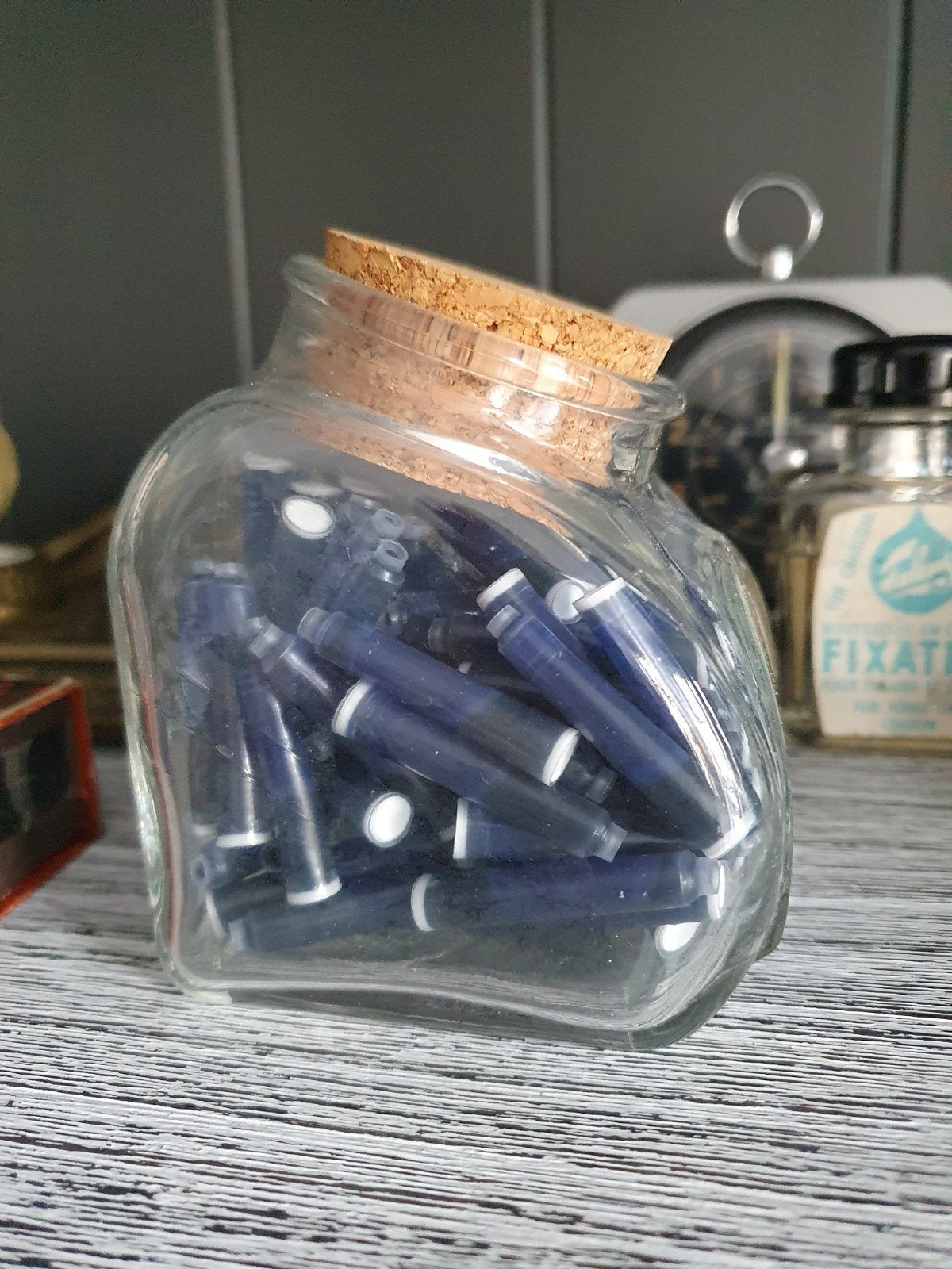Oude glazen inktpot met 100 oude inktpatronen. Ongebruikt €7, Antiek en Kunst, Ophalen of Verzenden