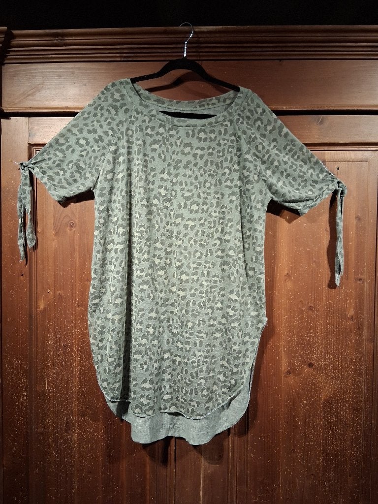 Legergroene panterprint tuniek One Size, Ophalen of Verzenden, Zo goed als nieuw, Overige kleuren, Blouse of Tuniek