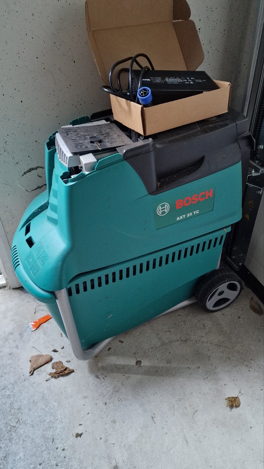 Bosch Hakselaar AXT 25 TC - Zo goed als nieuw, Tuin en Terras, Ophalen, Zo goed als nieuw, Elektrisch, Bosch