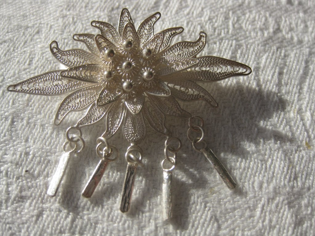 Edelweiss , zilveren filigrein broche, in nieuwstaat., Ophalen of Verzenden, Zilver, Broche