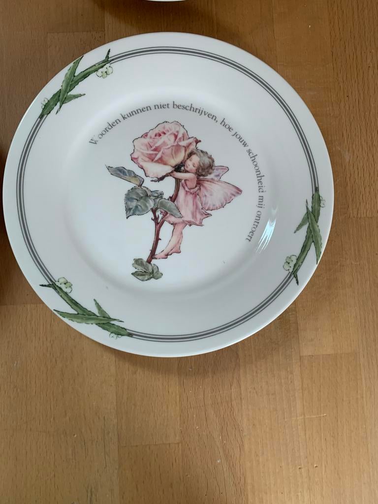 Decoratief bord met roos en elfje, Gebruikt, Keramiek, Ophalen of Verzenden, Bord(en)
