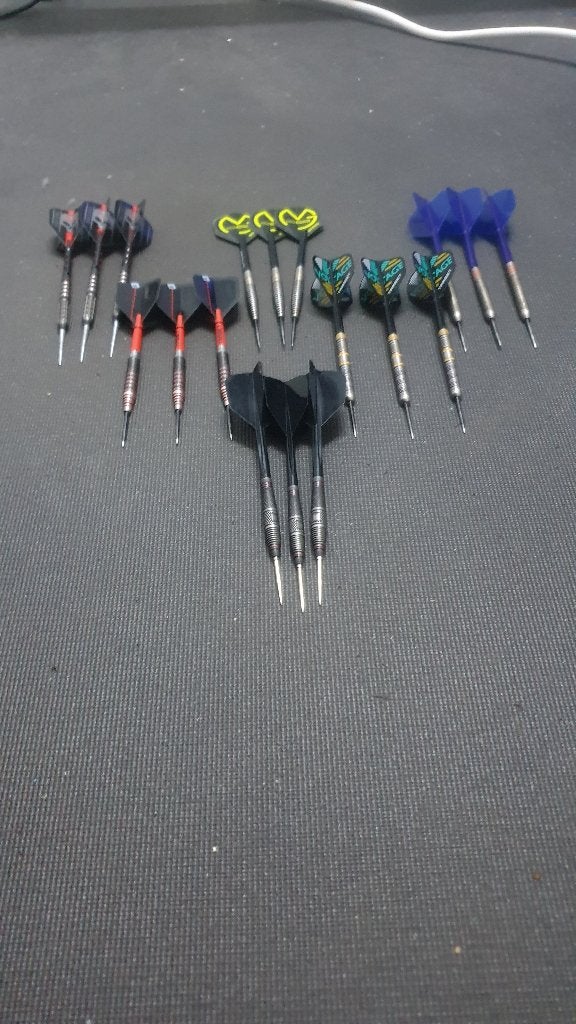 Diverse dartpijlen te koop incl. testbaan, Ophalen, Gebruikt, Pijlen