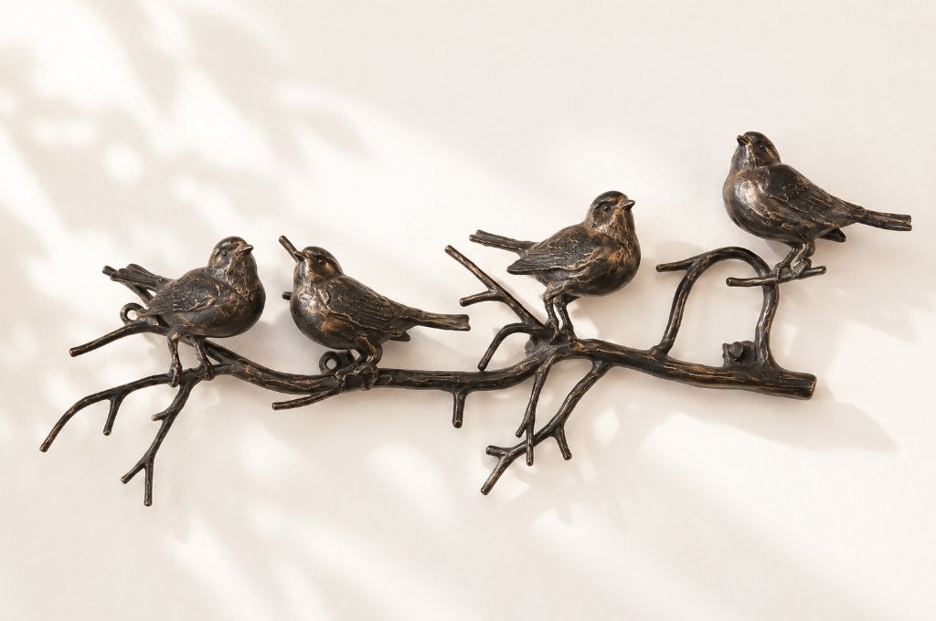 4 VOGELS OP TAK / BRONS / WANDHANGER / horizontaal, Tuin en Terras, Nieuw, Info@huisentuindecoratiemarie.nl, Huis en tuin decoratie marie