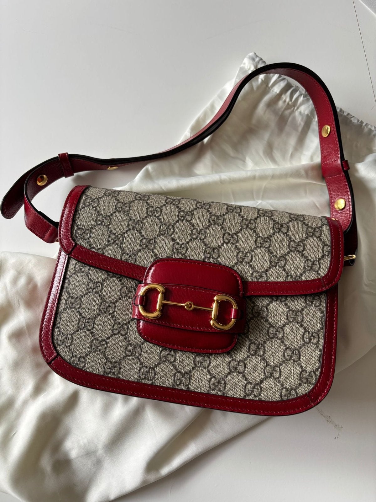 Gucci Horsebit GG Canvas Schoudertas Rood/Beige - Nieuw, Sieraden, Tassen en Uiterlijk, Tassen | Damestassen, Nieuw, Schoudertasje