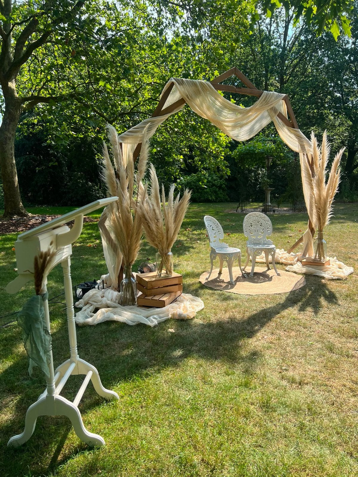 Complete trouwsetting: trouwboog, lessenaar en decoratie, Ophalen, Gebruikt