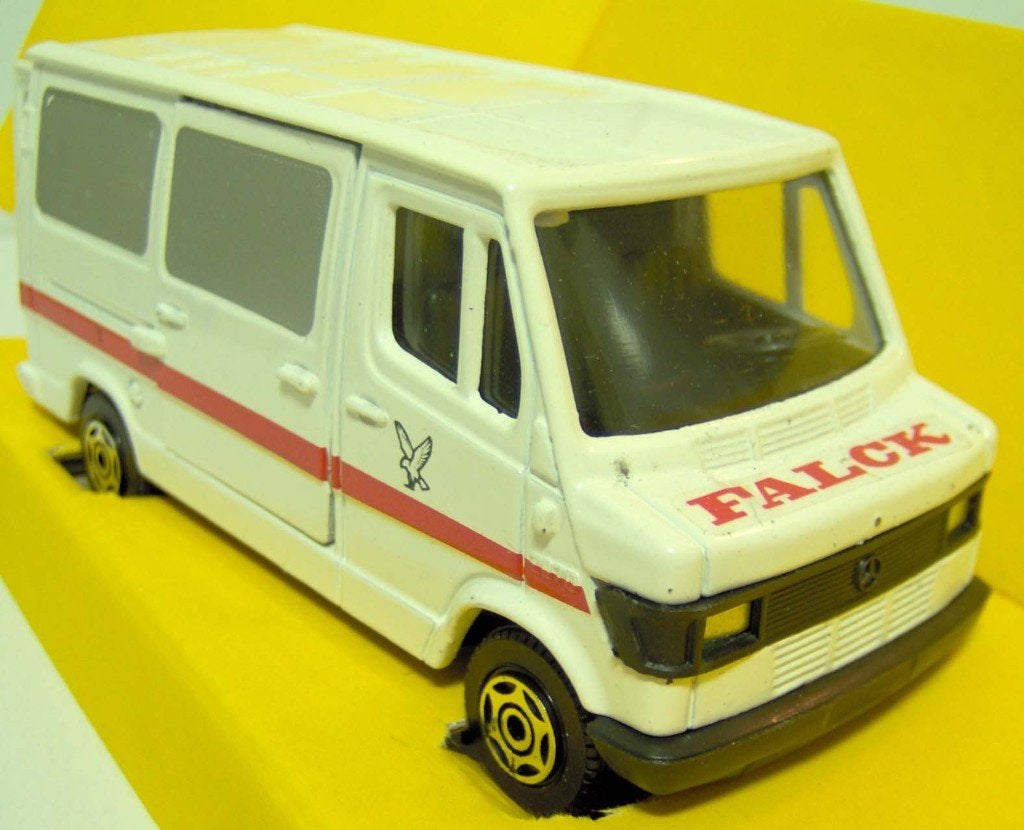 Corgi 1984 Mercedes 207D Bus Falck 10cm modelauto., Ophalen of Verzenden, Nieuw, Auto