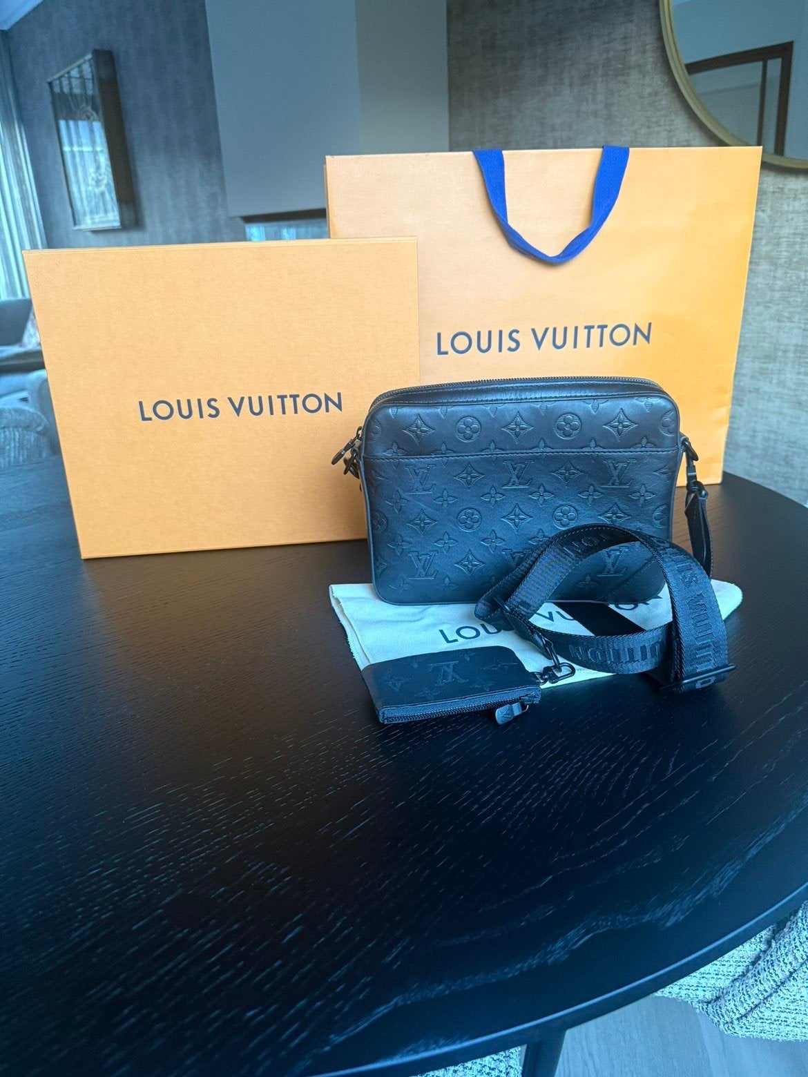 Louis vuitton schouder tas orgineel ONGEDRAGEN, Ophalen of Verzenden, Zo goed als nieuw, Zwart