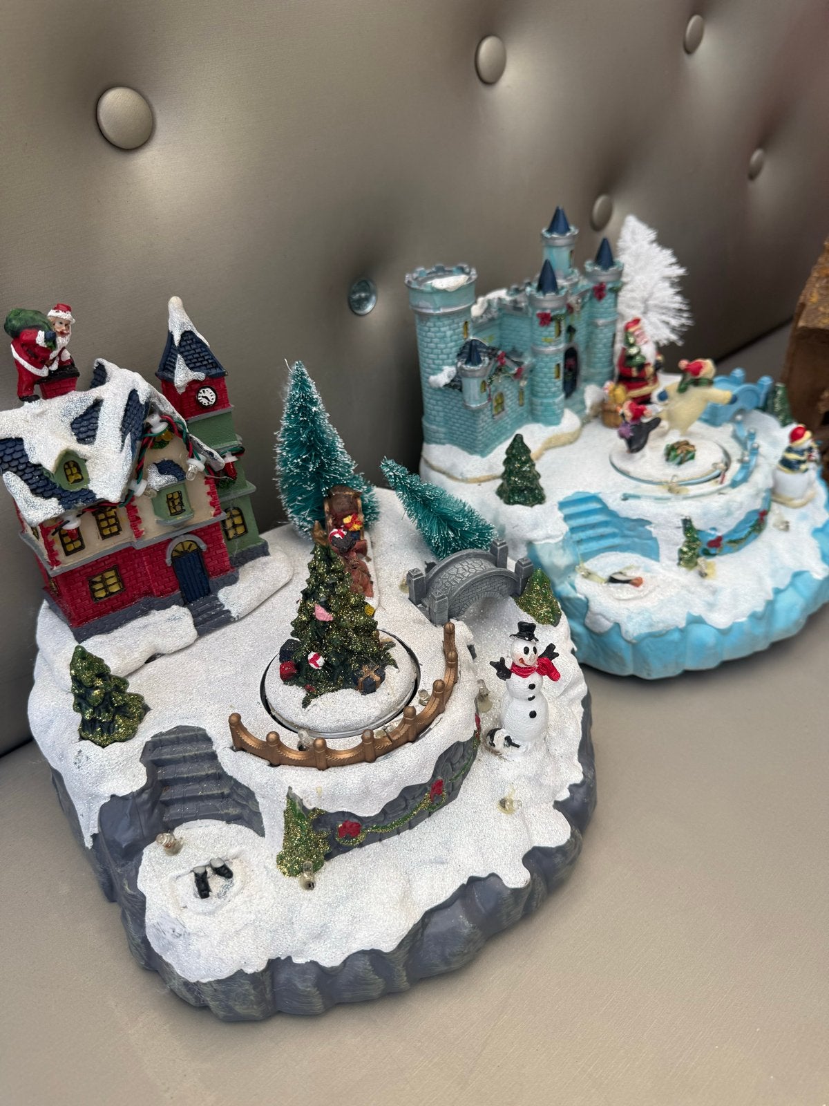 Dit is een gedetailleerd kerstdorp-beeld, Diversen, Ophalen of Verzenden