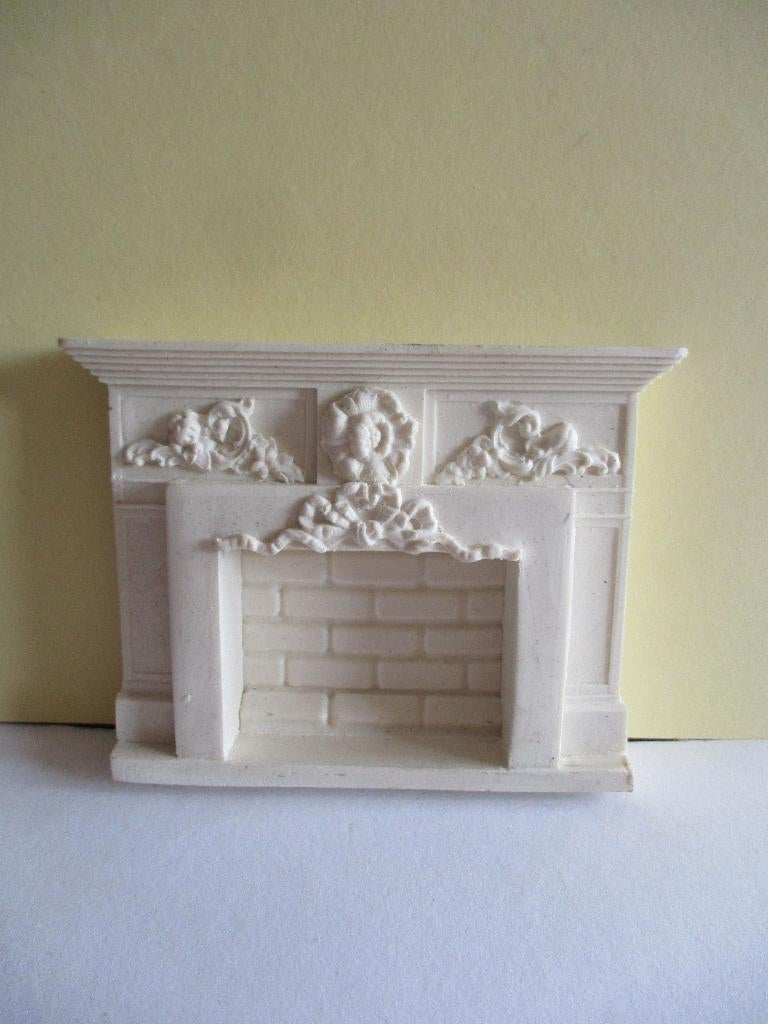 poppenhuis schouw/openhaard polyresin, Verzamelen, Poppenhuizen en Toebehoren, Ophalen of Verzenden, Zo goed als nieuw, Decoratie