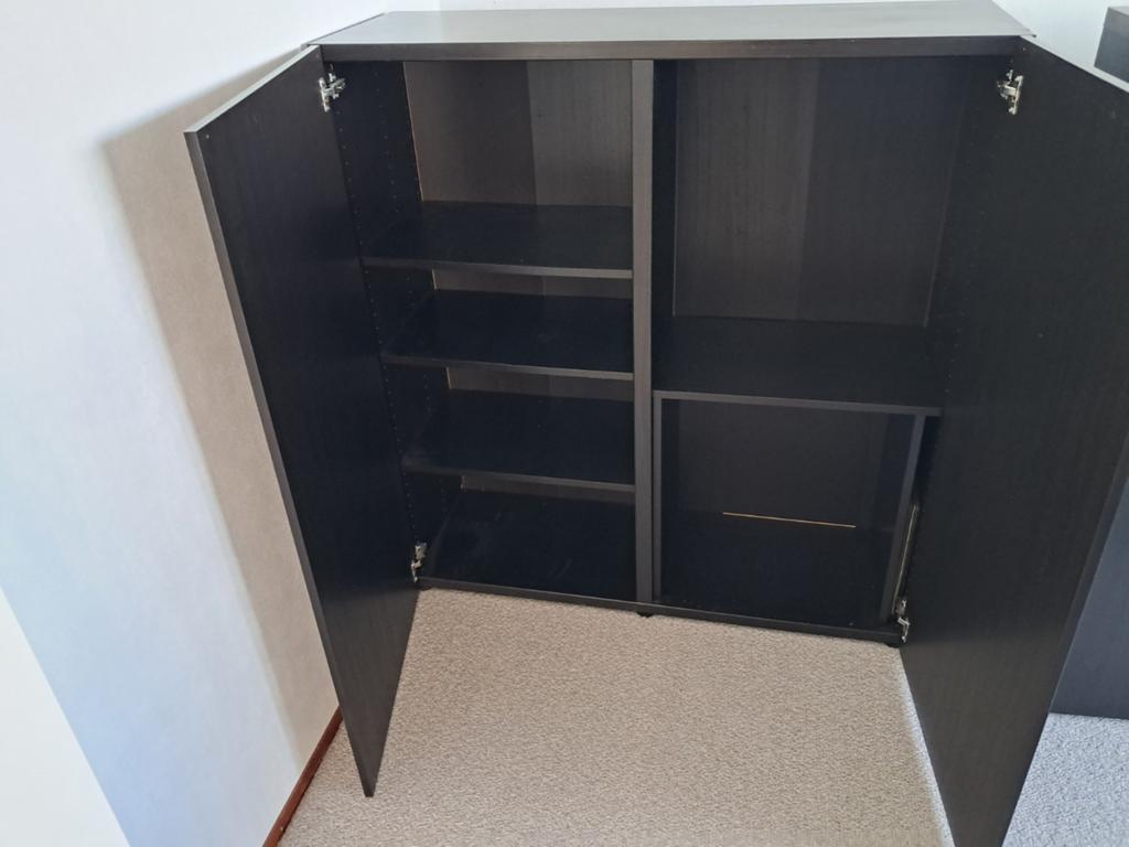 Donkerbruine ikea Besta  kast met deuren en planken, Huis en Inrichting, Kasten | Kledingkasten, Ophalen, 100 tot 150 cm, Modern