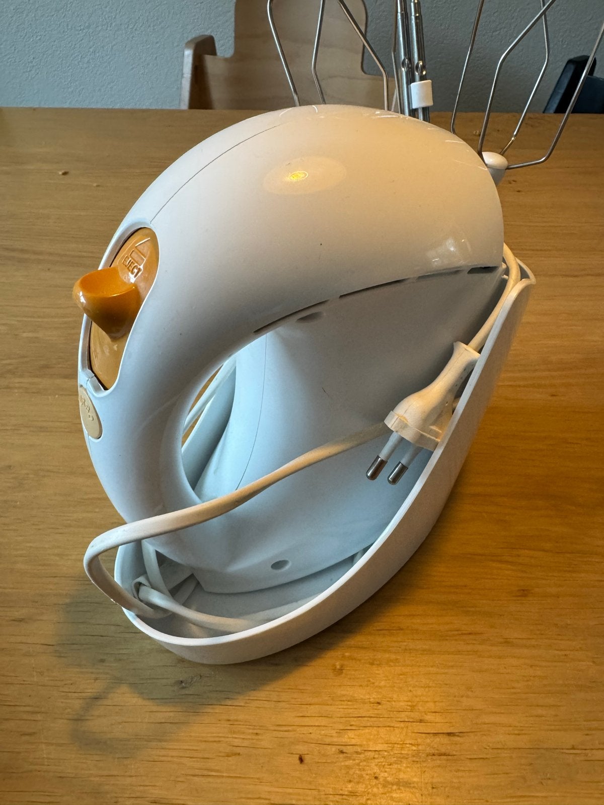 Philips Handmixer met opbergstandaard en 3 snelheden, Minder dan 1 liter, Ophalen, Gebruikt, 3 snelheden of meer