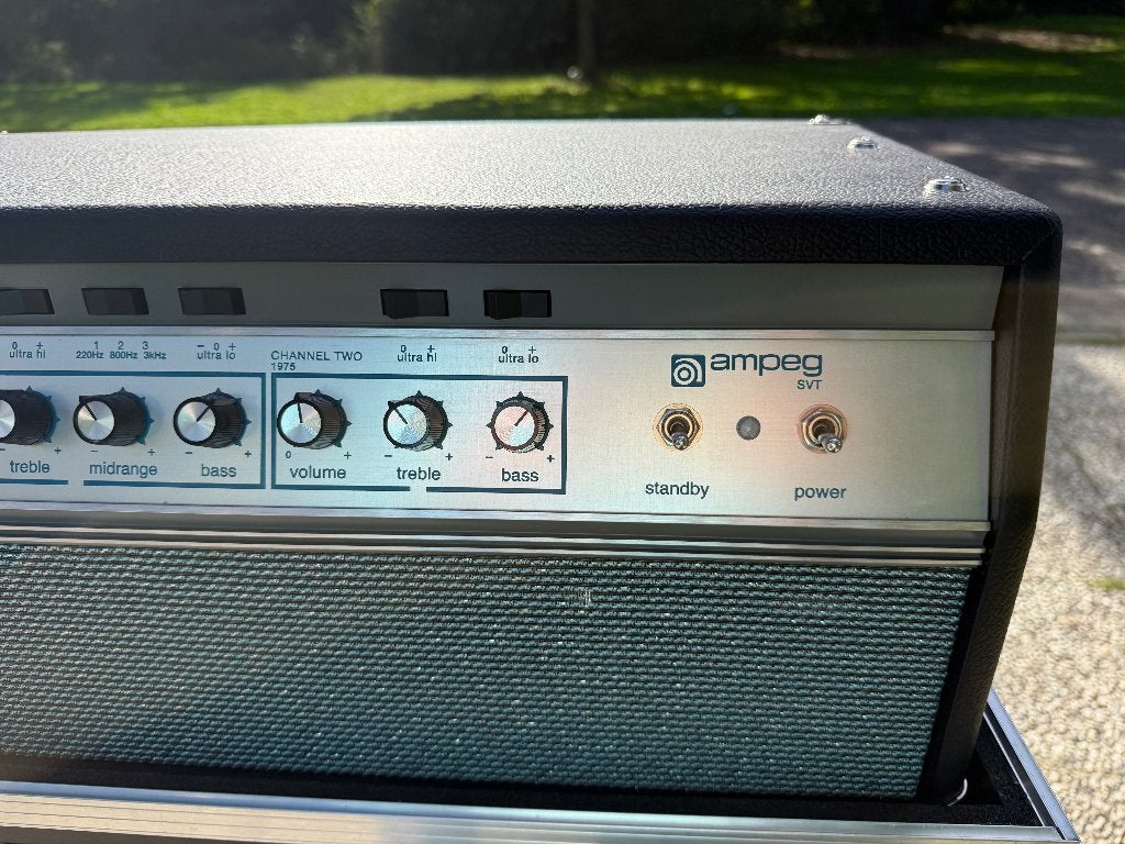 Foto 13 van ALS NIEUW: Ampeg SVT Heritage Bass Head met Flightcase