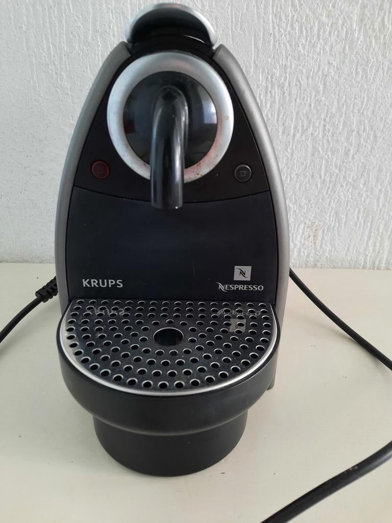 Krups nespresso machine lekt !, Witgoed en Apparatuur, Koffiezetapparaten, Ophalen, Gebruikt, Espresso apparaat