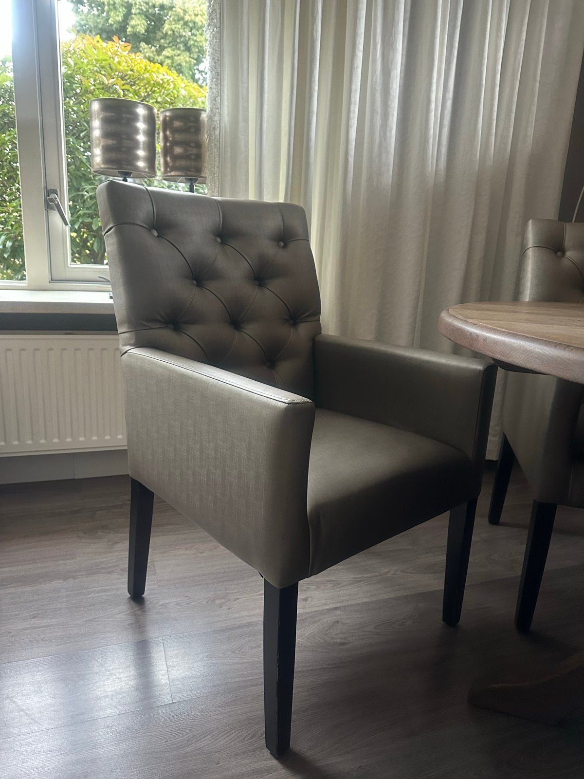 Zo goed als nieuwe eetkamerstoel - champagne kleur, Ophalen, Zo goed als nieuw, Overige kleuren, Eén