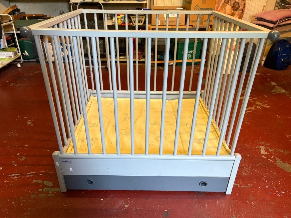 Vierkante Bopita baby box met lade en twee standen, Ophalen, Gebruikt, Vierkant, In hoogte verstelbaar