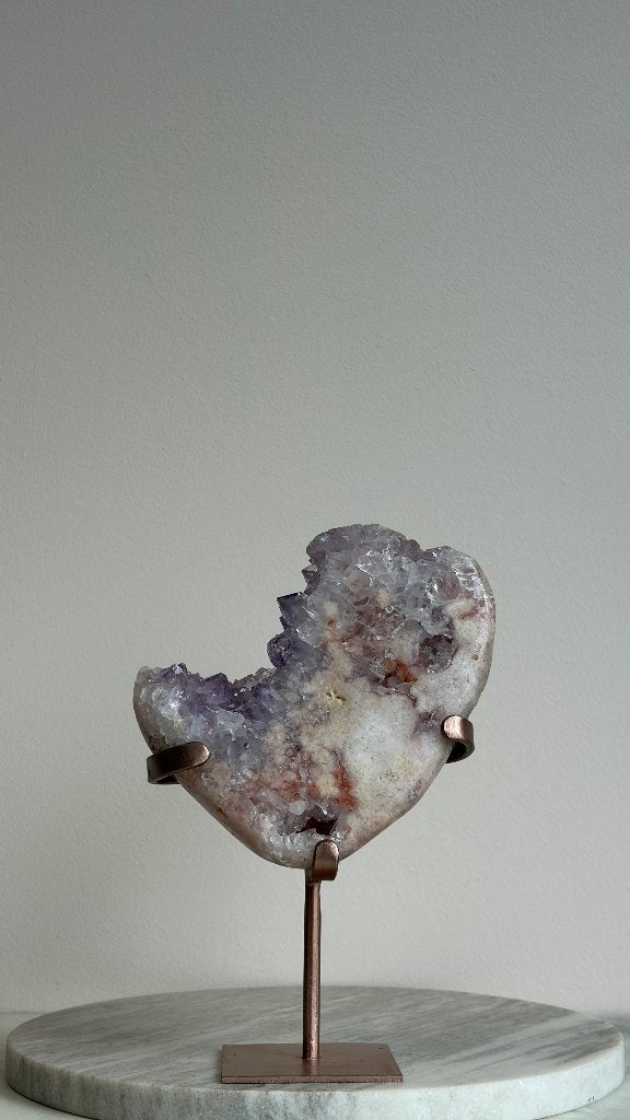 Roze en paarse amethist hart op standaard, Ophalen of Verzenden, Mineraal